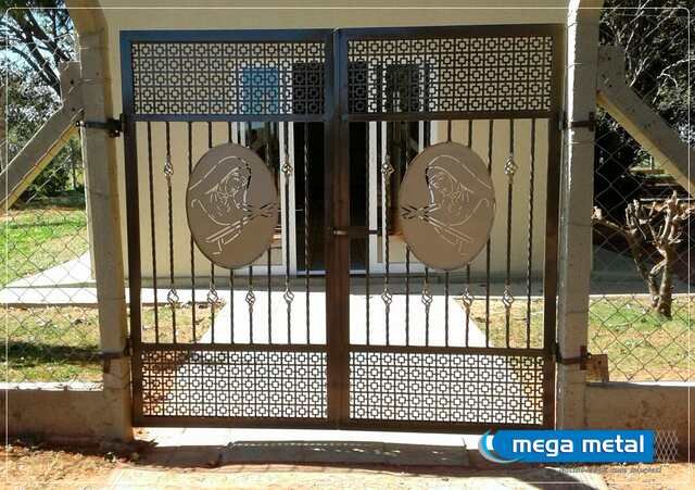 Portões em chapa metálica cortada a laser pela Mega Metal