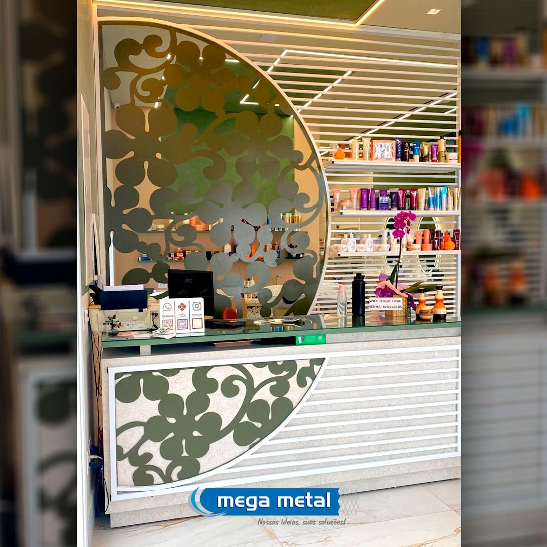 Divisória decorativa cortada a laser em salão